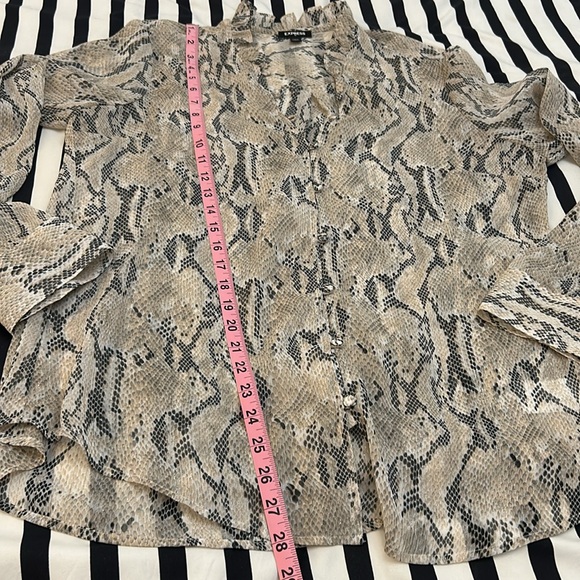 Express Ruffle Neck Blouse Python Print Size Large 🔥 - Picture 6 of 9